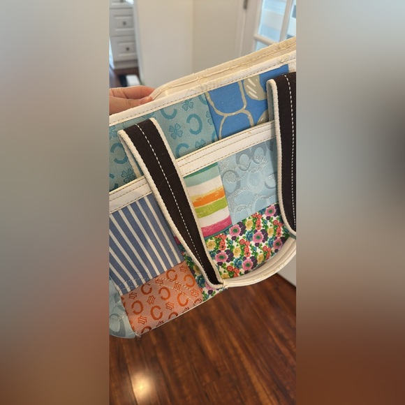 COACH bag. Multicolor pattern, leather is peeling - Picture 2 of 3